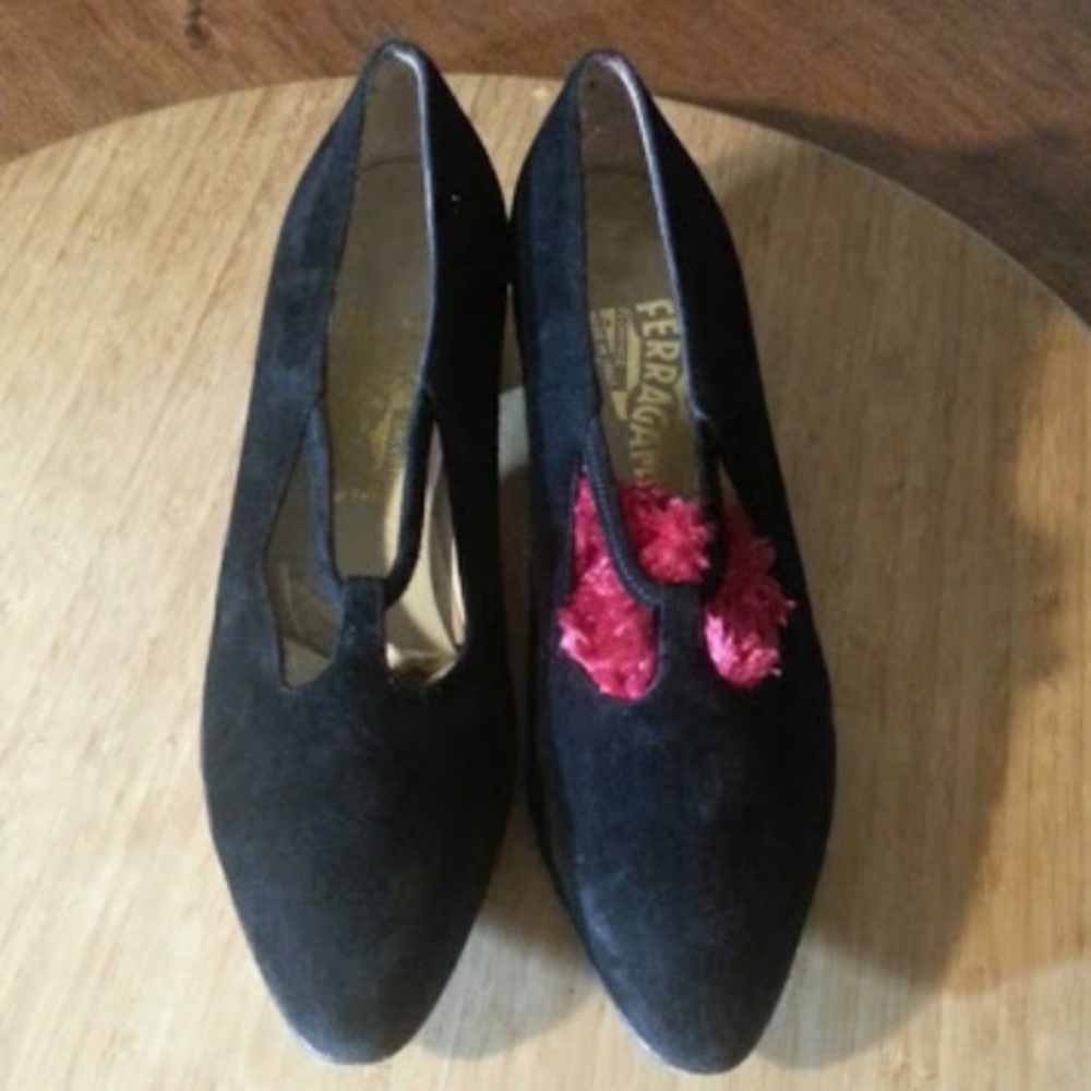 Salvatore Ferragamo T-strap black suede shoes 1.75" heels sz 7B